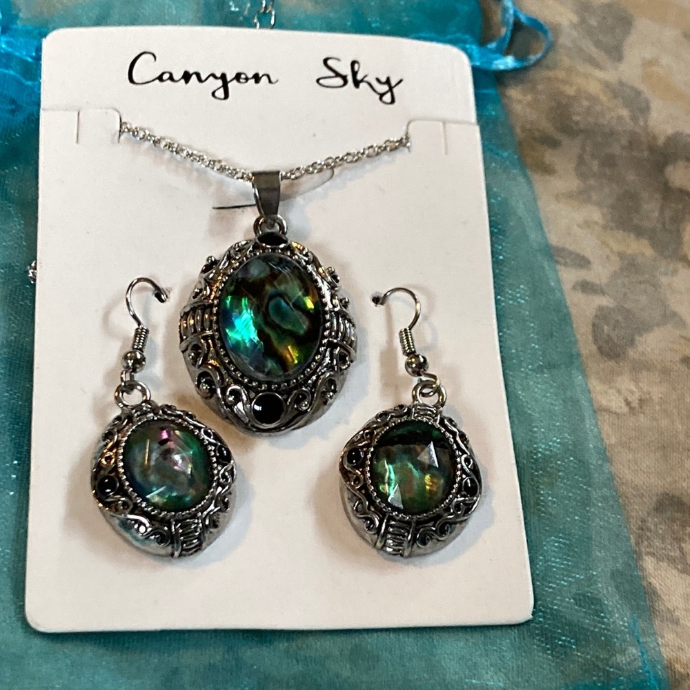 Canyon Sky Necklace and Earring Set.